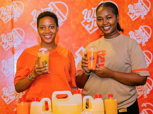 watu wakifurahia Willy Juice